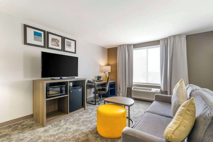 Room 11 of 32