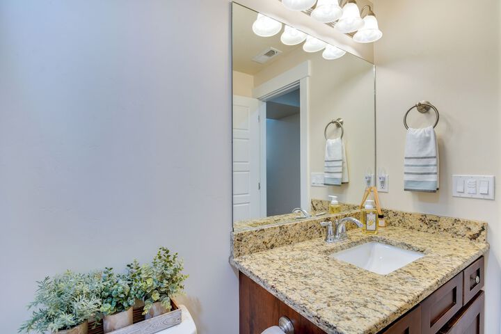Modern Lehi Apartment: 2 Mi to Thanksgiving Point