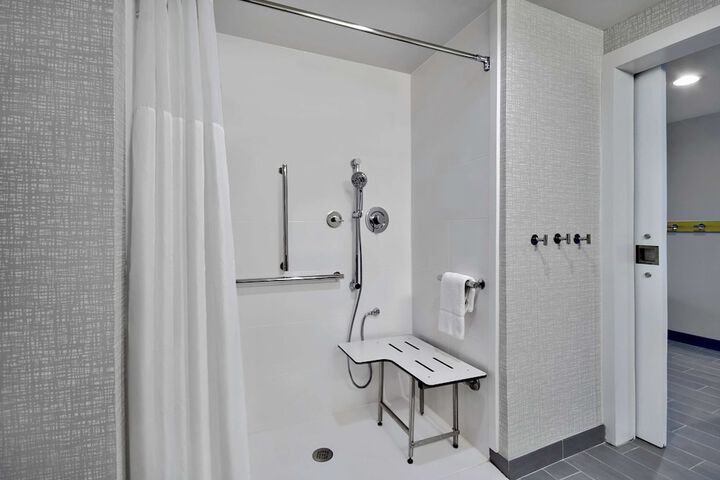 Room 8 of 39