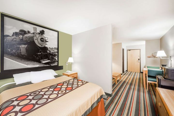 Room 8 of 16