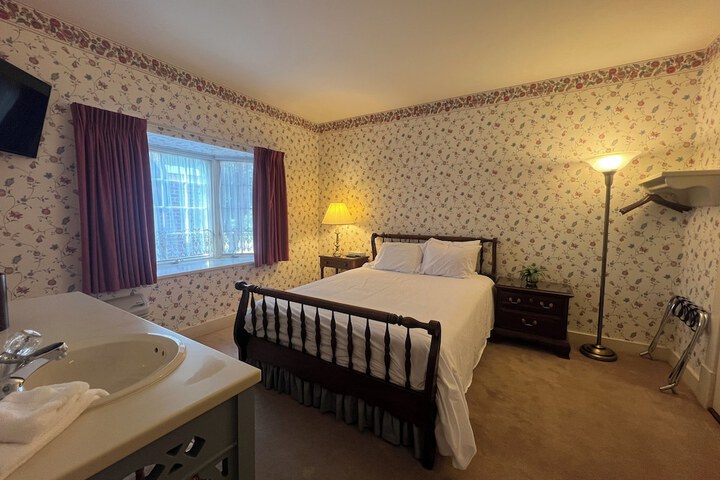 Strawtown Inn & Events