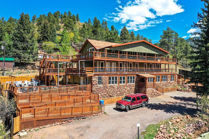 The Green Mountain Falls Lodge