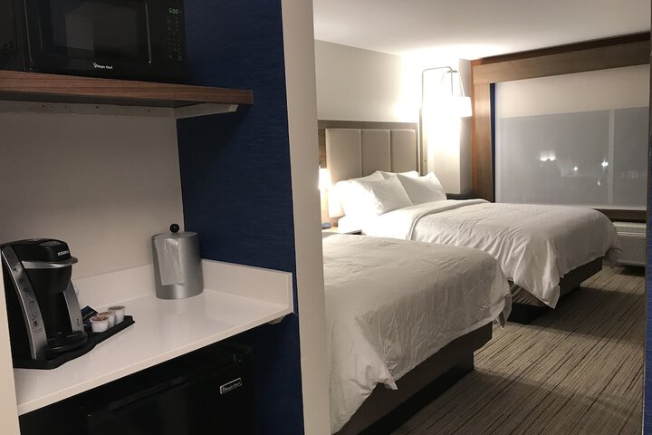 Room 103 of 148