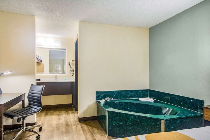 Quality Inn & Suites Lake City