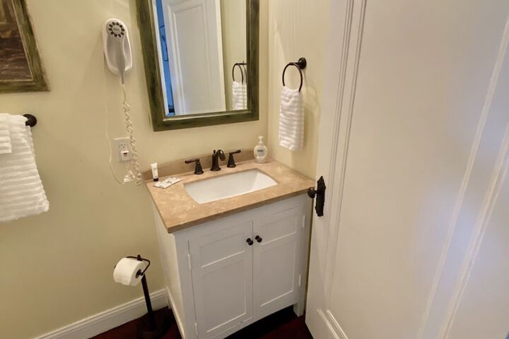 Room 8 of 34
