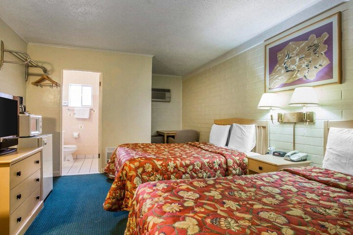 Room 9 of 19