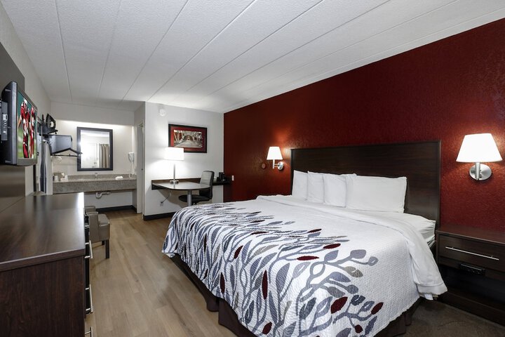 Room 8 of 18