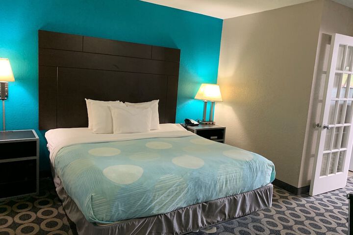 Room 27 of 44