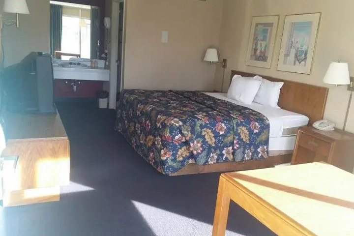 RIDGE CREST PLAZA INN AND