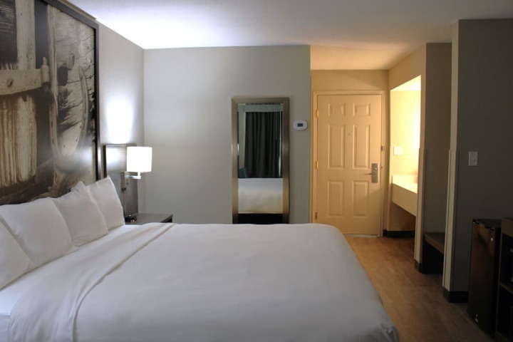 Boarders Inn & Suites by Cobblestone Hotels - Lamar