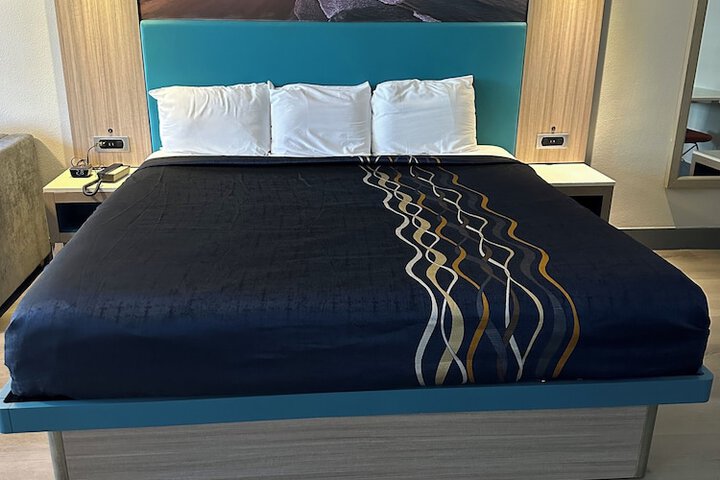 Room 75 of 103