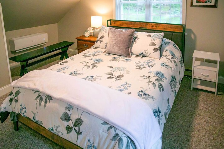 Charming Manheim Cottage w / On-site Animal Viewing