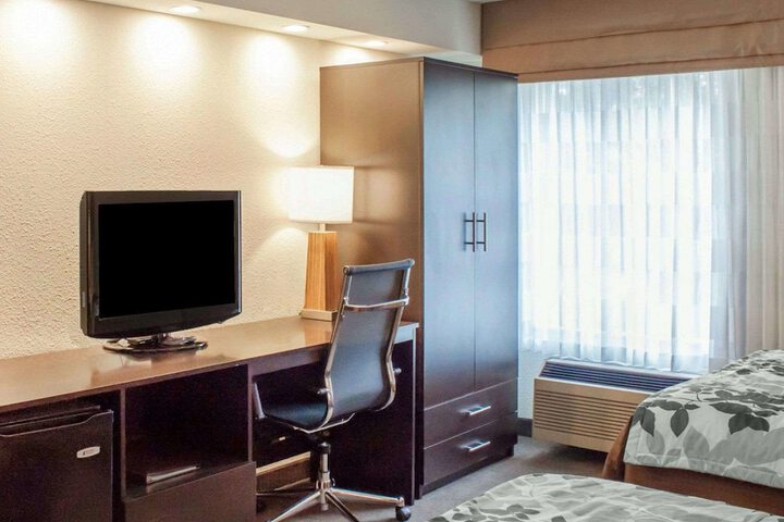 Room 22 of 32