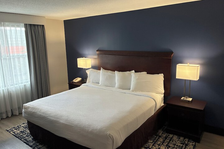 Euro Suites Hotel