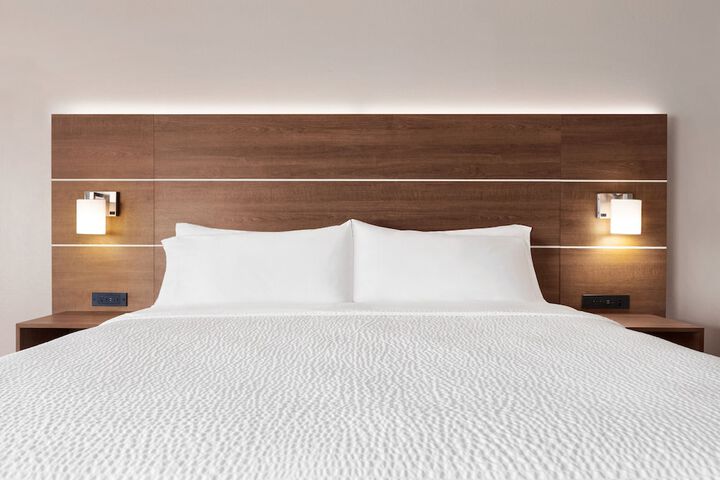 Holiday Inn Express & Suites Oxford by IHG