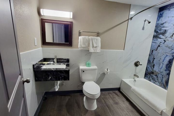 Budget Inn & Suites