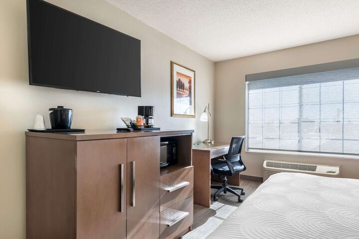 Country Inn & Suites by Radisson Watertown, SD