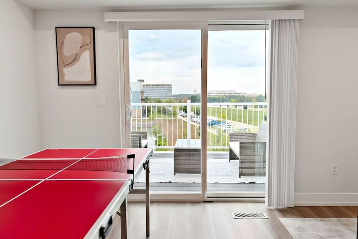 Modern 4BR with Parking - WV rep 4
