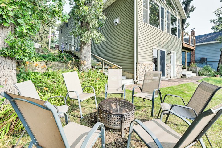 Spacious Edgerton Home w / Private Beach & Views!