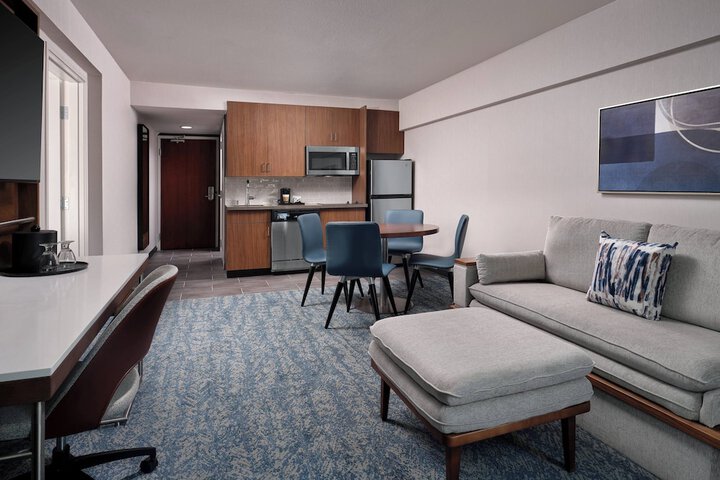 Room 10 of 37
