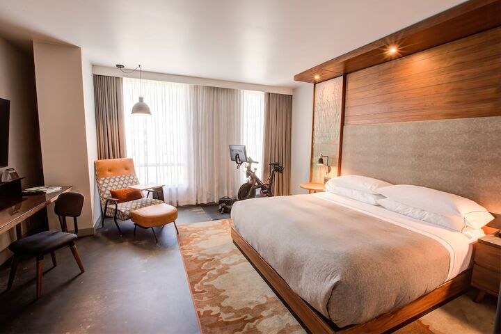 Room 33 of 48