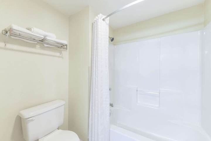 Room 8 of 12