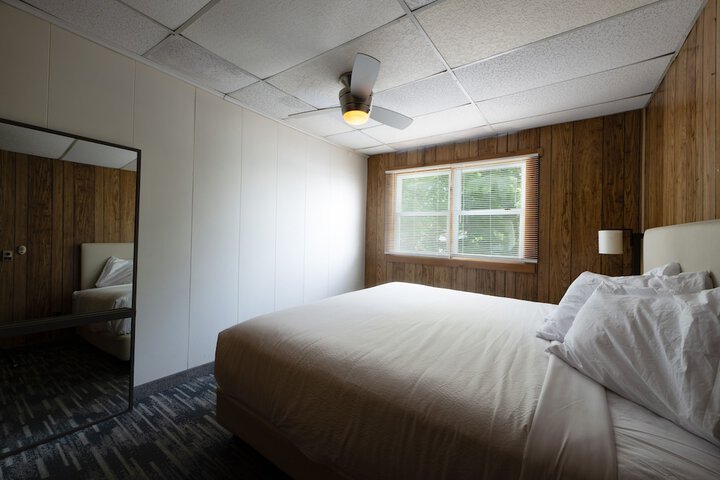 Room 115 of 312
