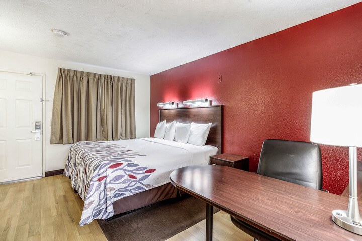 Room 11 of 28