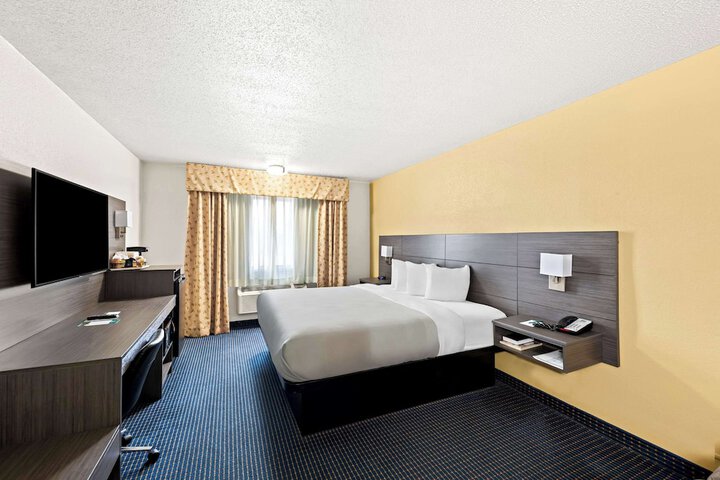Room 48 of 61