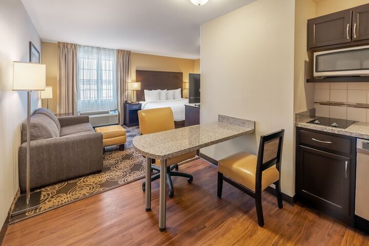 Room 8 of 28