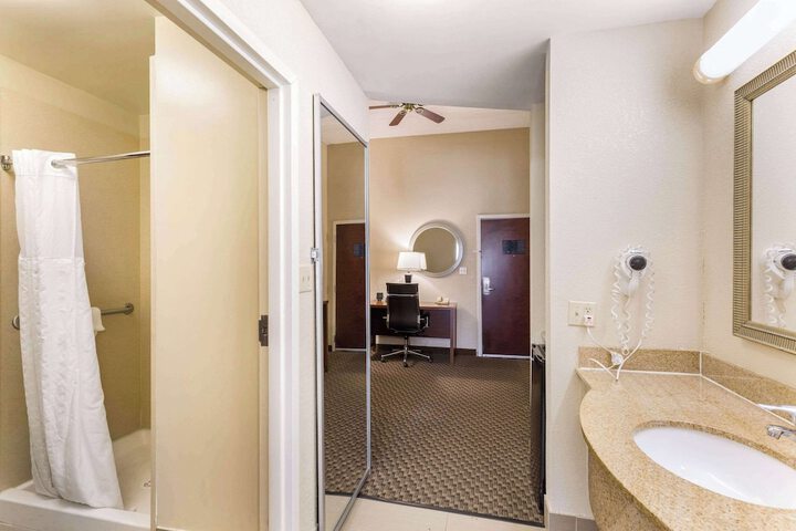 Room 15 of 31