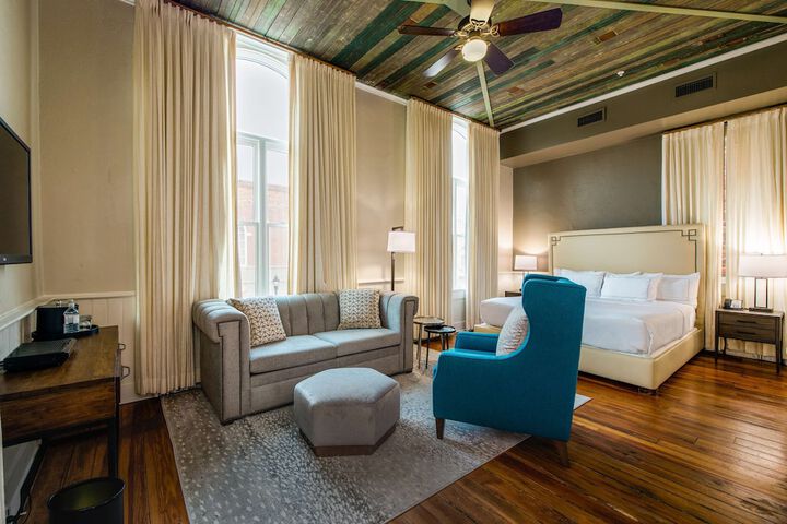 Room 73 of 104