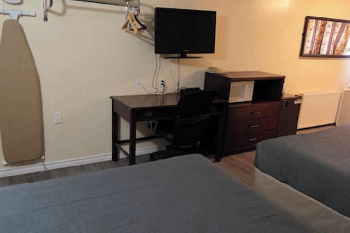 Parkway Motel & European Lodges