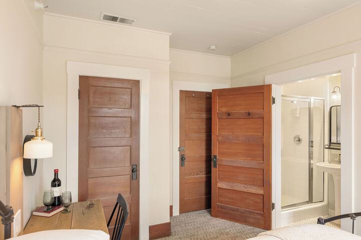 Room 51 of 113