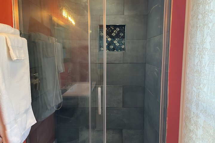 Room 48 of 92
