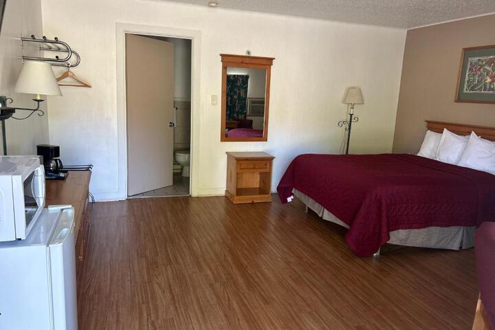 Redwood Arms Motel