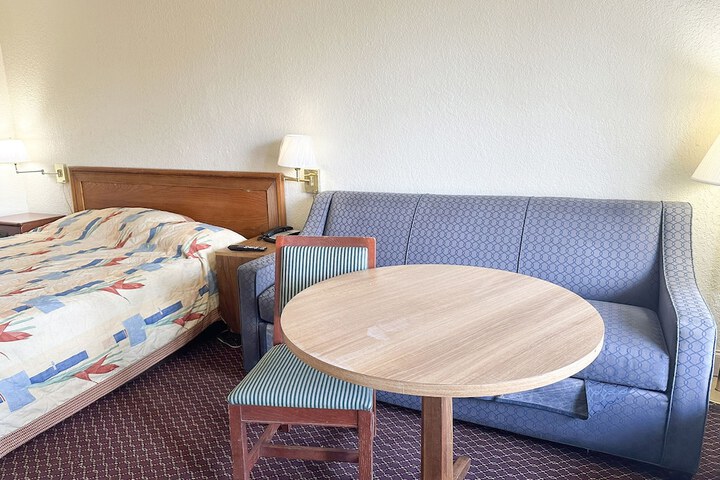 Room 71 of 95