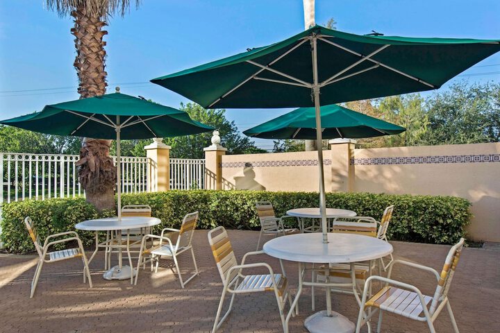 La Quinta Inn & Suites by Wyndham Sunrise