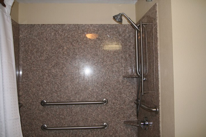 Room 15 of 40