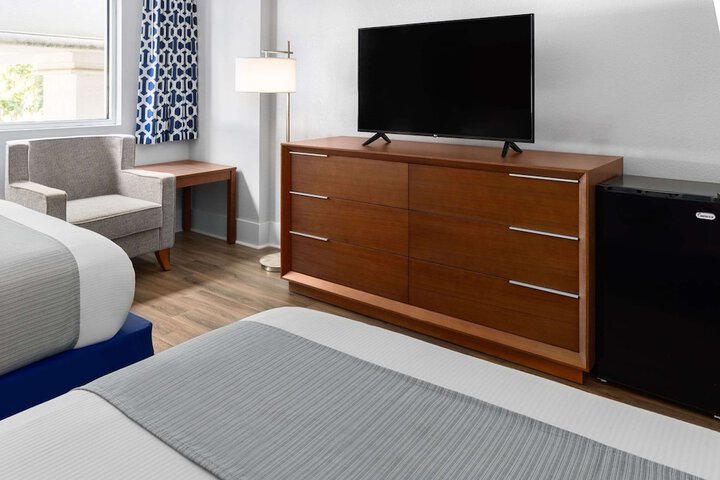 Room 30 of 39