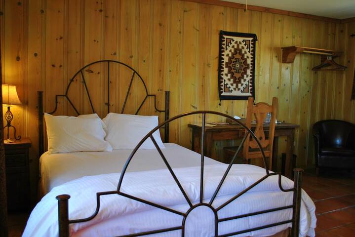 The Maverick Inn