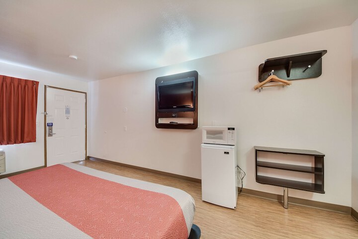 Room 14 of 36