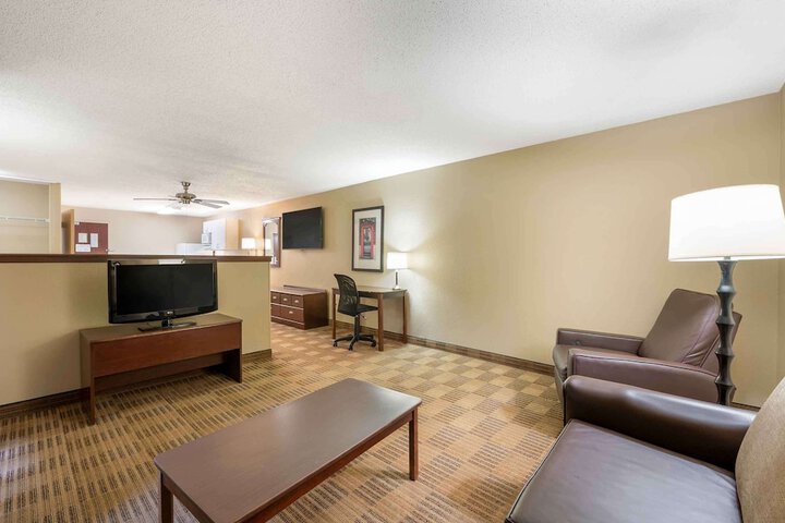 Room 12 of 37
