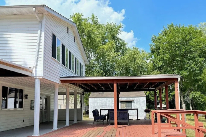 Waterfront Retreat at Rockaway With Fishing Dock 3 Bedroom Home by Redawning