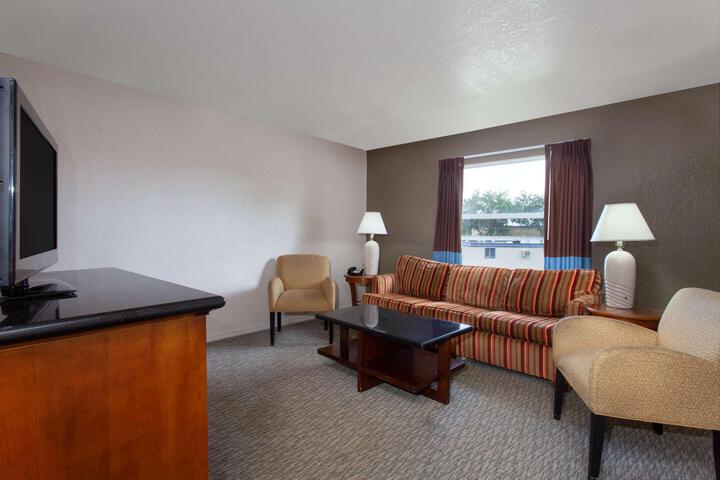 Super 8 by Wyndham Kissimmee