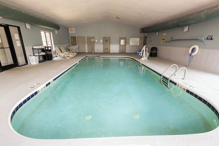 Countryside Inn & Suites