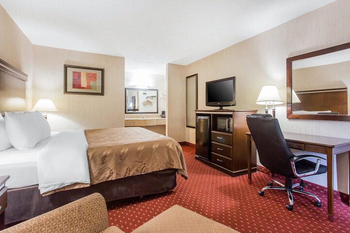 Room 32 of 48