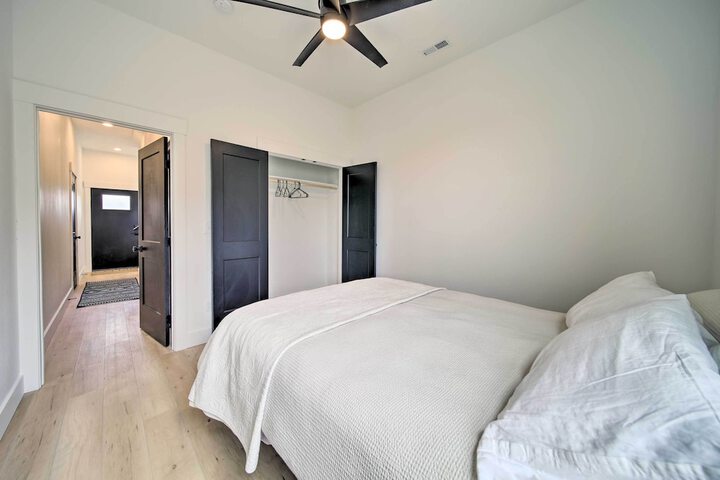 Modern Davenport Home w / Water View & Grill!