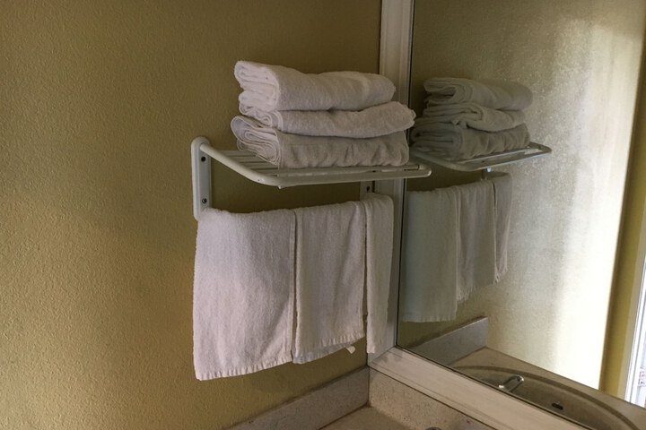 Bellflower Travel Inn