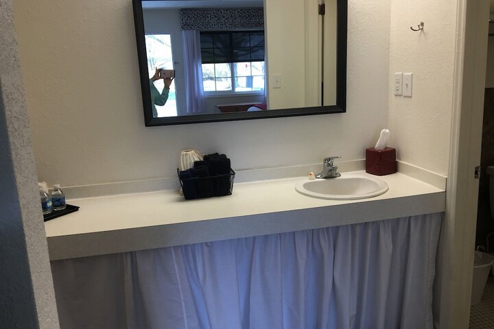 Room 10 of 32